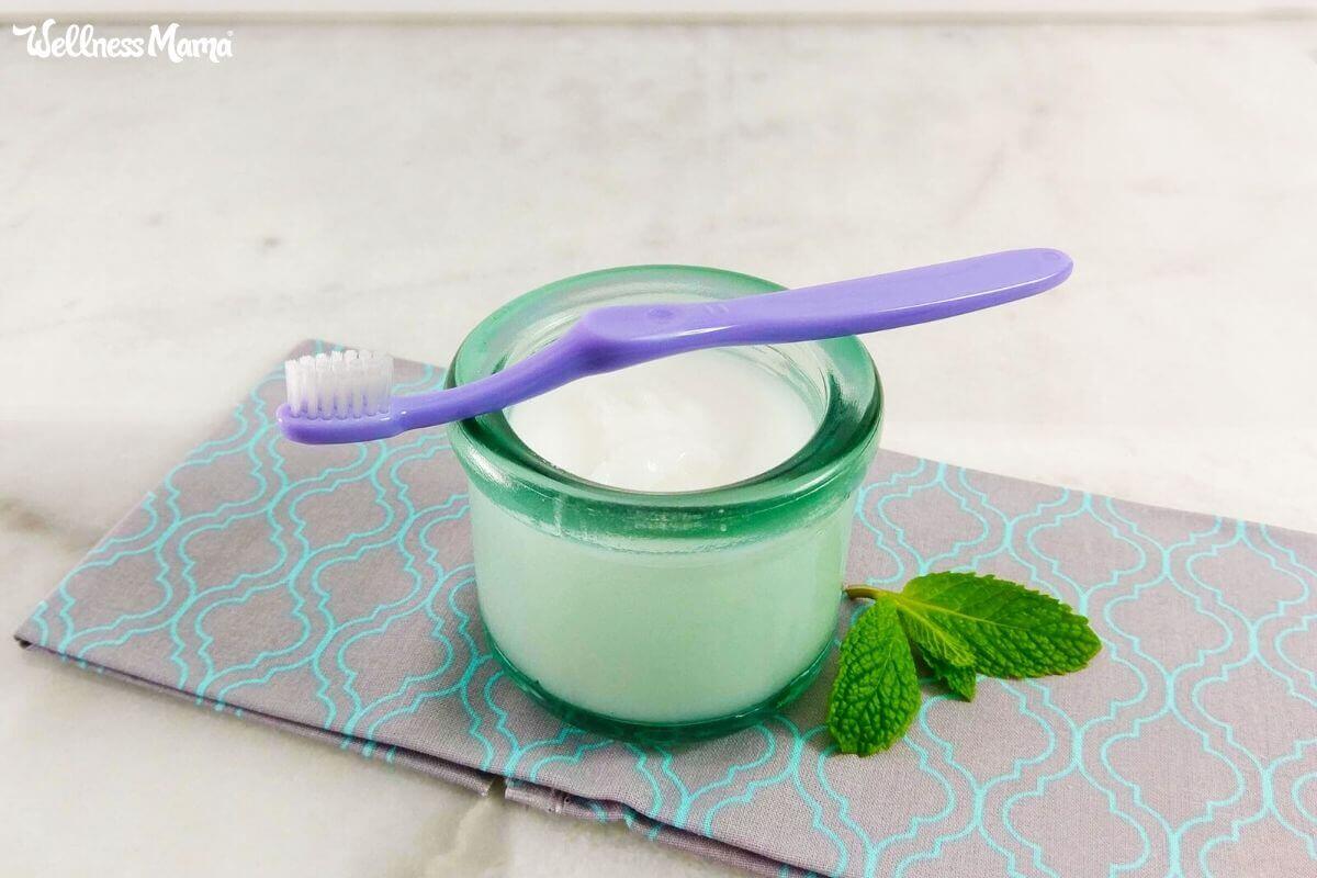 How to make natural toothpaste